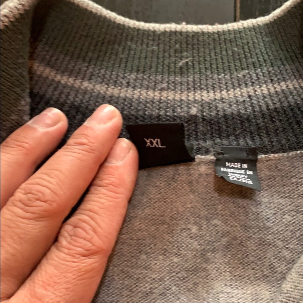 Nice sweater - Picture 3 of 3